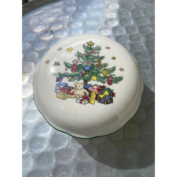 Vintage Nikko bon bon Christmas dish, candy, nuts, holidays, vanity container - Picture 2 of 6